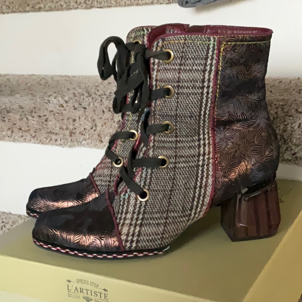 Unique L’Artiste Gazalle Boots